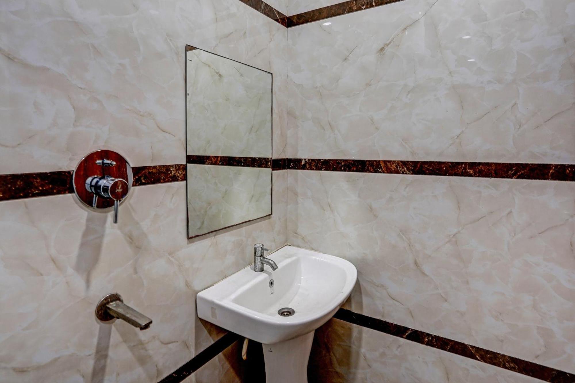 Hotel Hight Krone A Family Hotel Near Igi Airport Delhi New Delhi Exterior photo